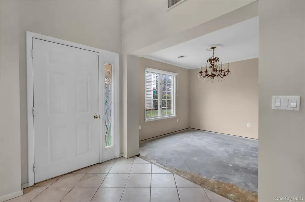 15 Doral Lane Bay Shore NY 11706
