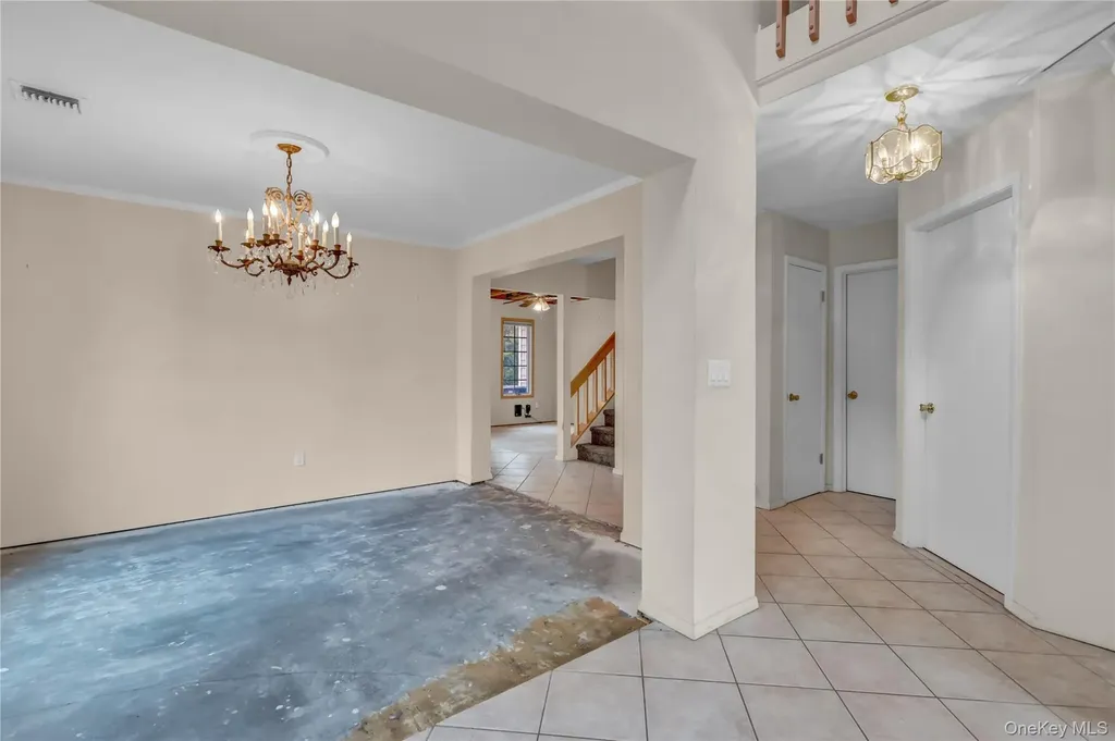 15 Doral Lane Bay Shore NY 11706