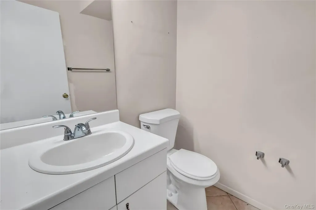 15 Doral Lane Bay Shore NY 11706