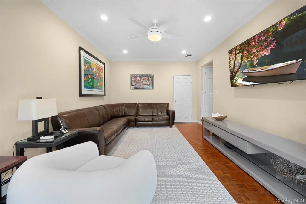 8 Cathy Lane Great Neck NY 11024