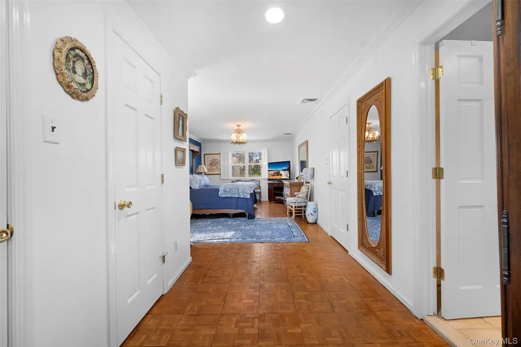 8 Cathy Lane Great Neck NY 11024