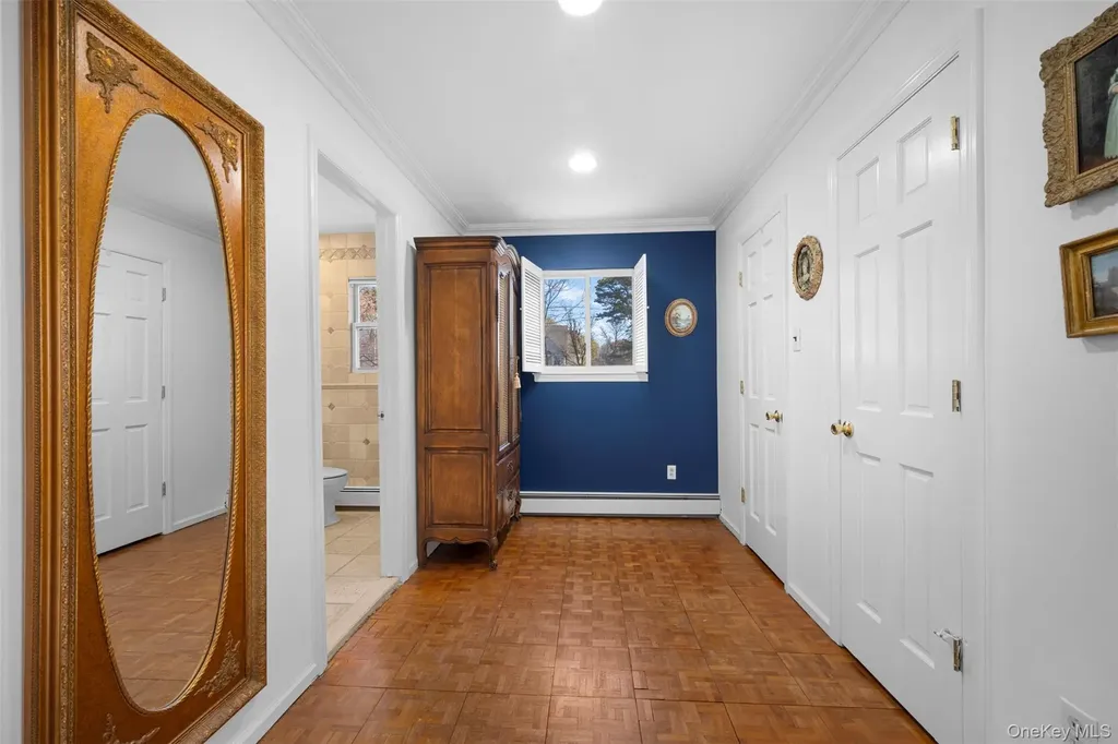 8 Cathy Lane Great Neck NY 11024