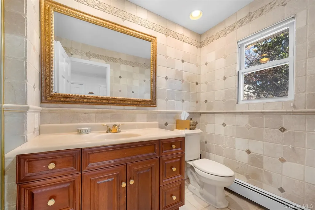 8 Cathy Lane Great Neck NY 11024