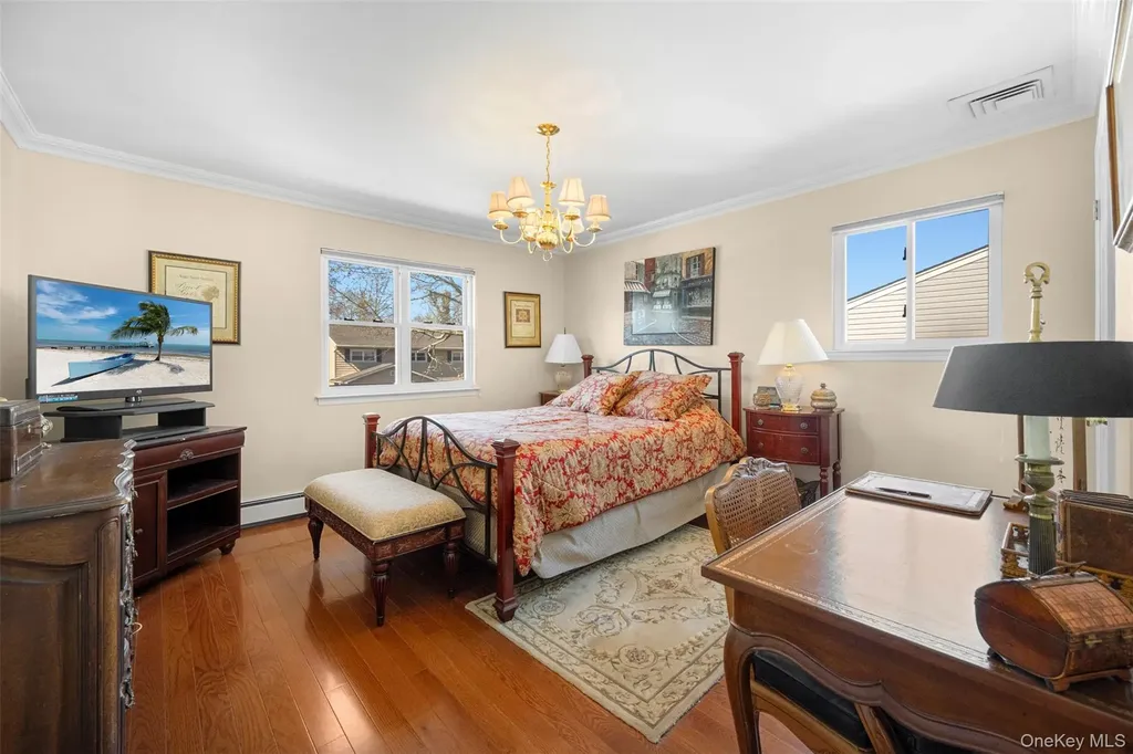 8 Cathy Lane Great Neck NY 11024
