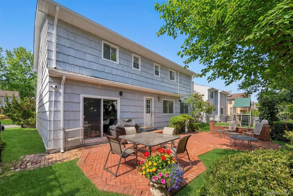 8 Cathy Lane Great Neck NY 11024