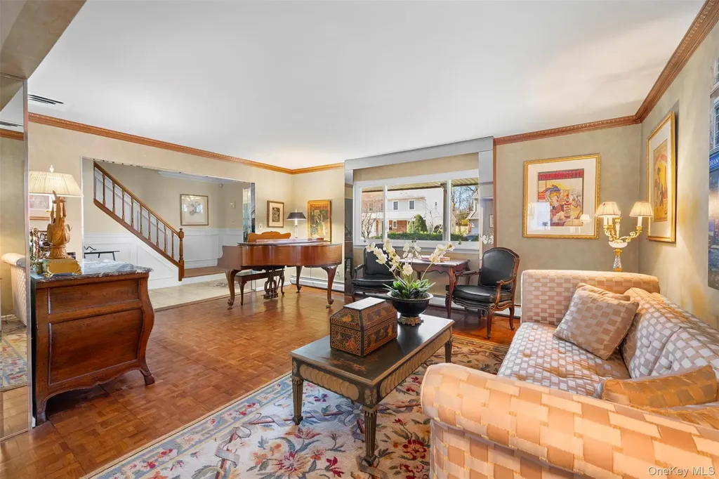 8 Cathy Lane Great Neck NY 11024