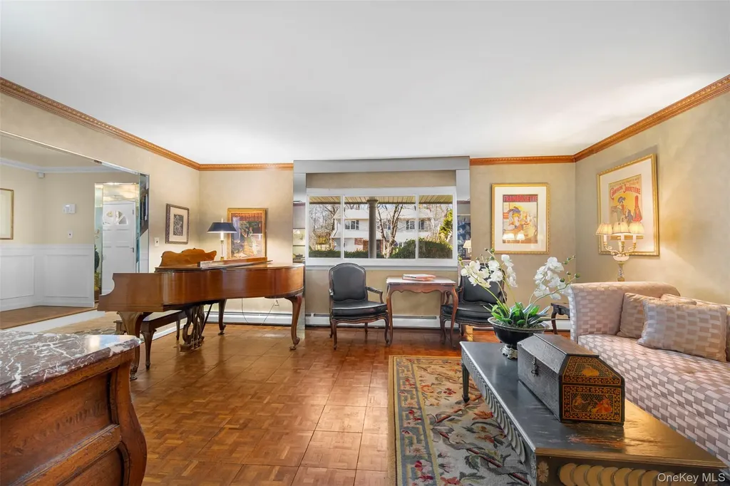 8 Cathy Lane Great Neck NY 11024