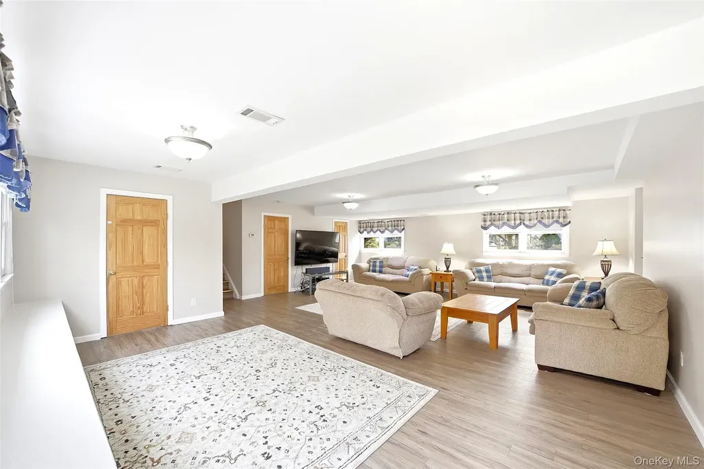 32 Homeside Lane White Plains NY 10605