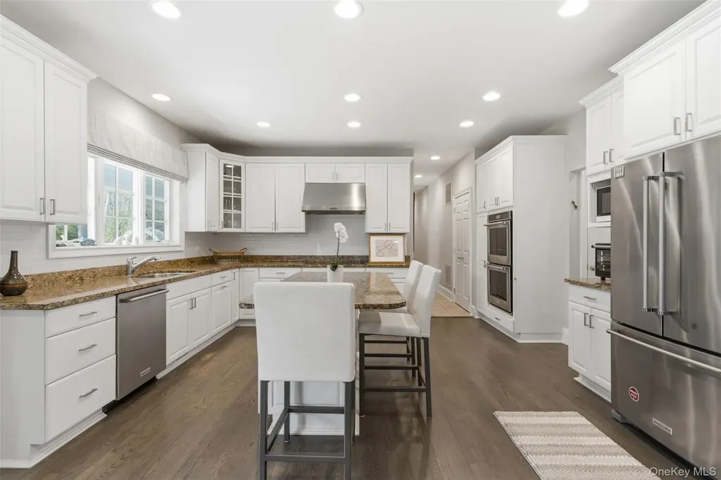 5 Oakwood Drive Lloyd Harbor NY 11743