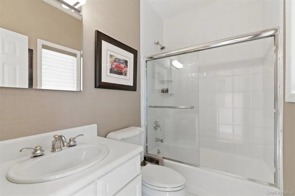5 Oakwood Drive Lloyd Harbor NY 11743