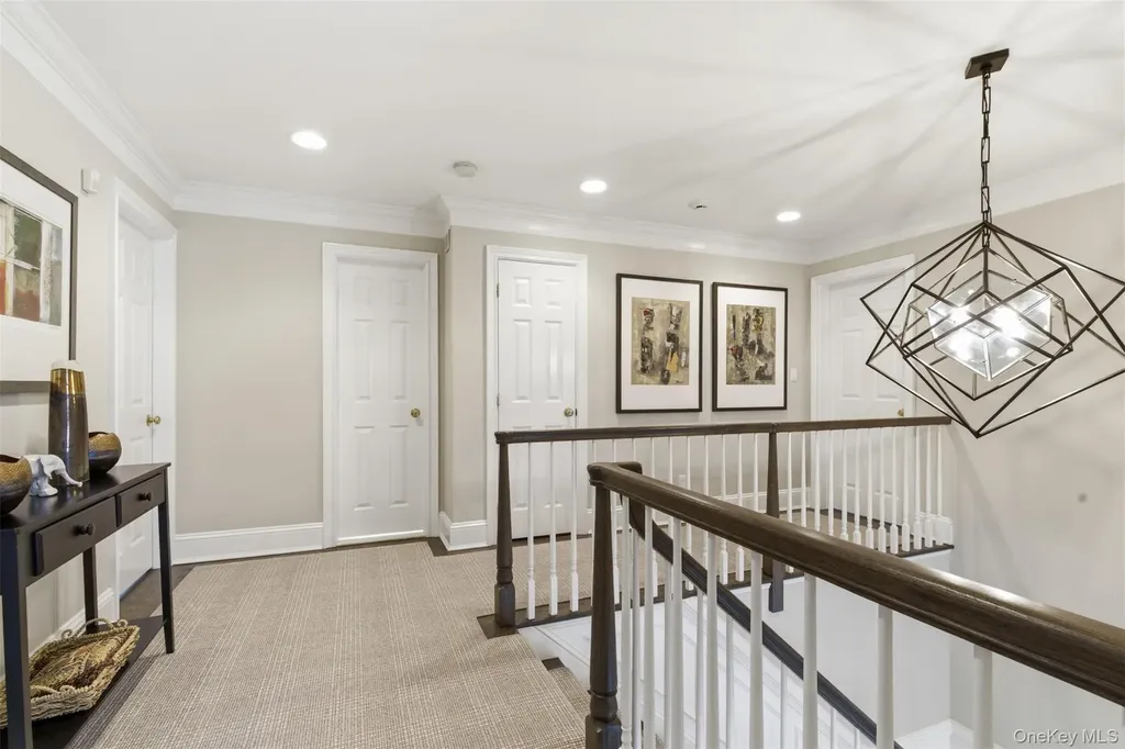 5 Oakwood Drive Lloyd Harbor NY 11743