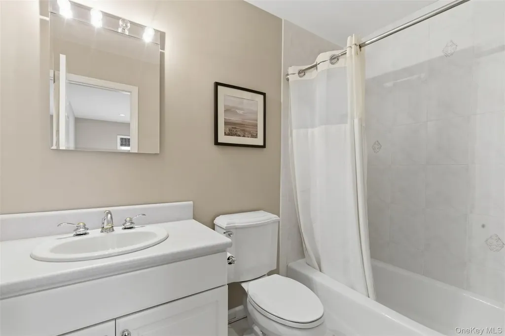 5 Oakwood Drive Lloyd Harbor NY 11743
