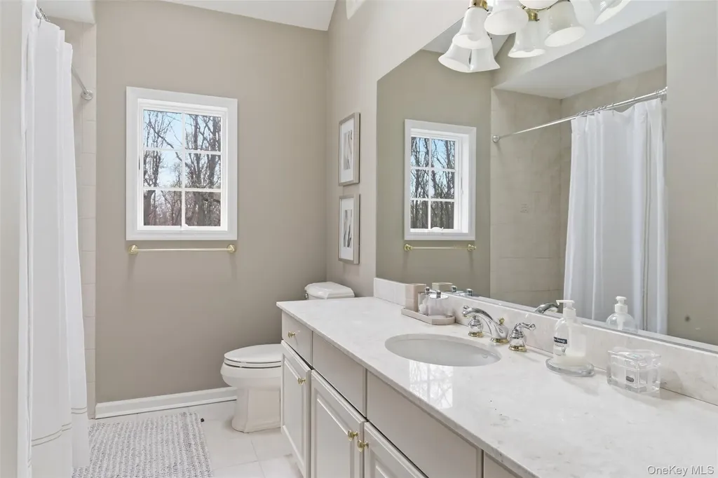 5 Oakwood Drive Lloyd Harbor NY 11743