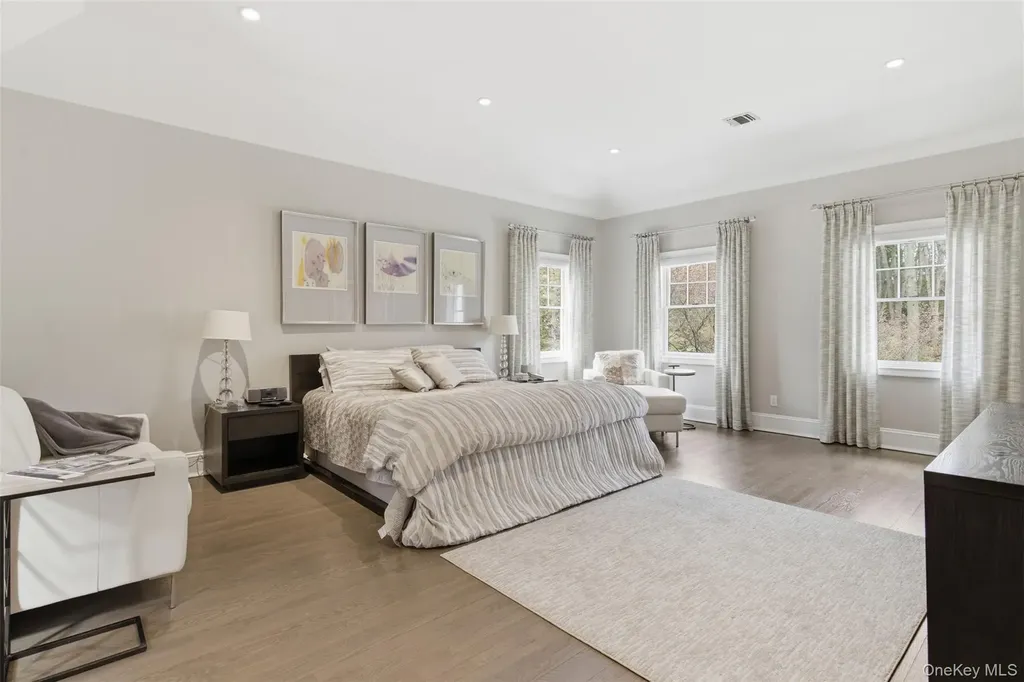 5 Oakwood Drive Lloyd Harbor NY 11743
