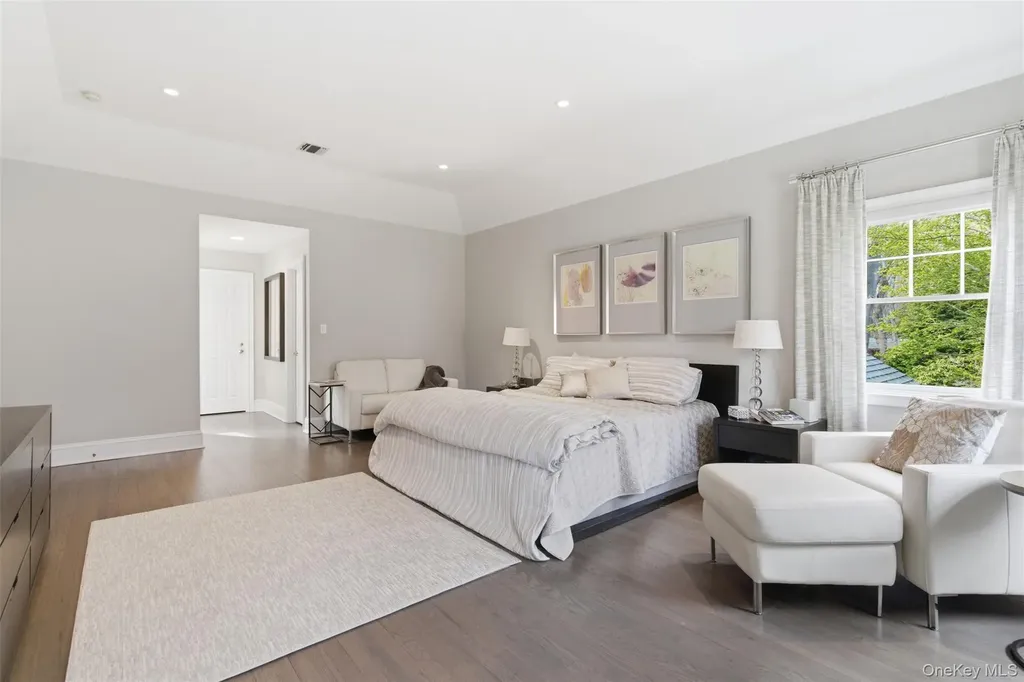 5 Oakwood Drive Lloyd Harbor NY 11743