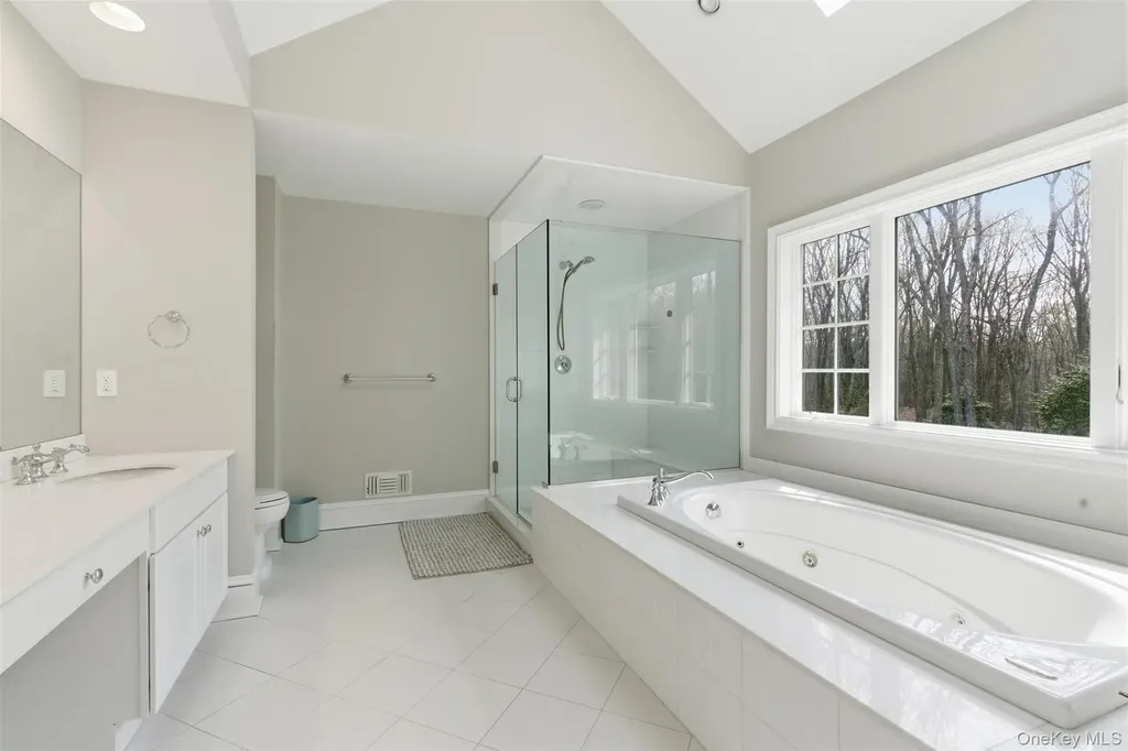 5 Oakwood Drive Lloyd Harbor NY 11743