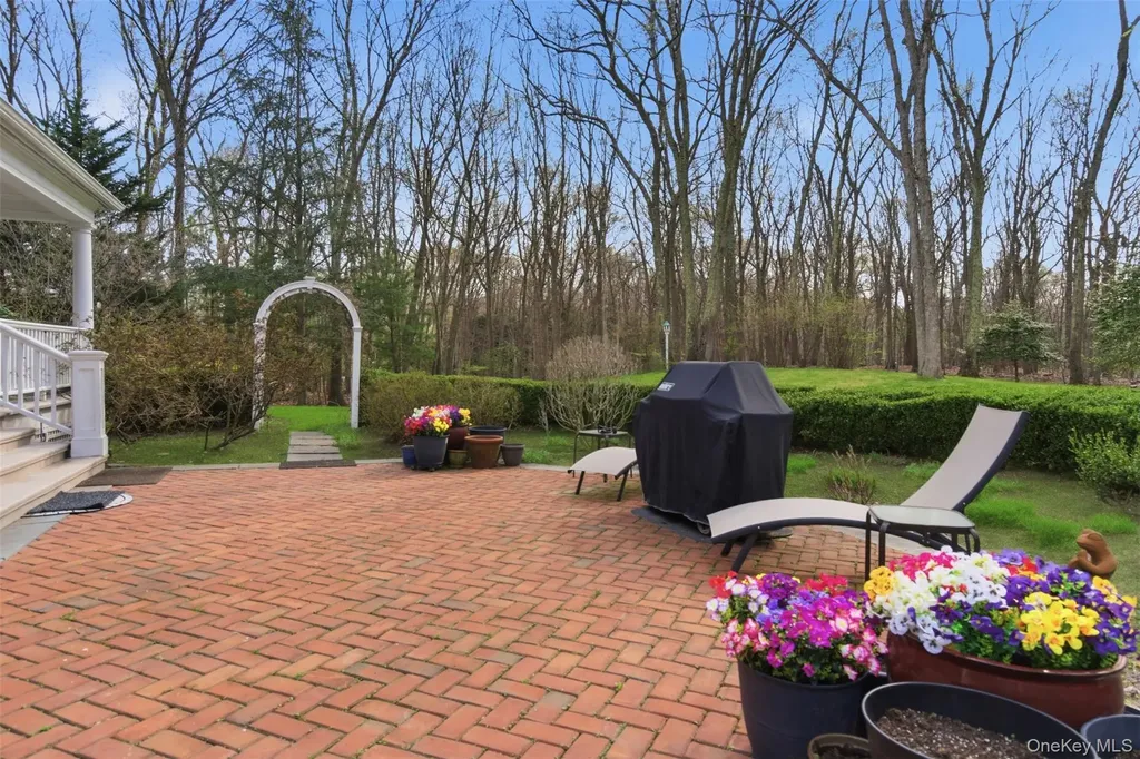 5 Oakwood Drive Lloyd Harbor NY 11743