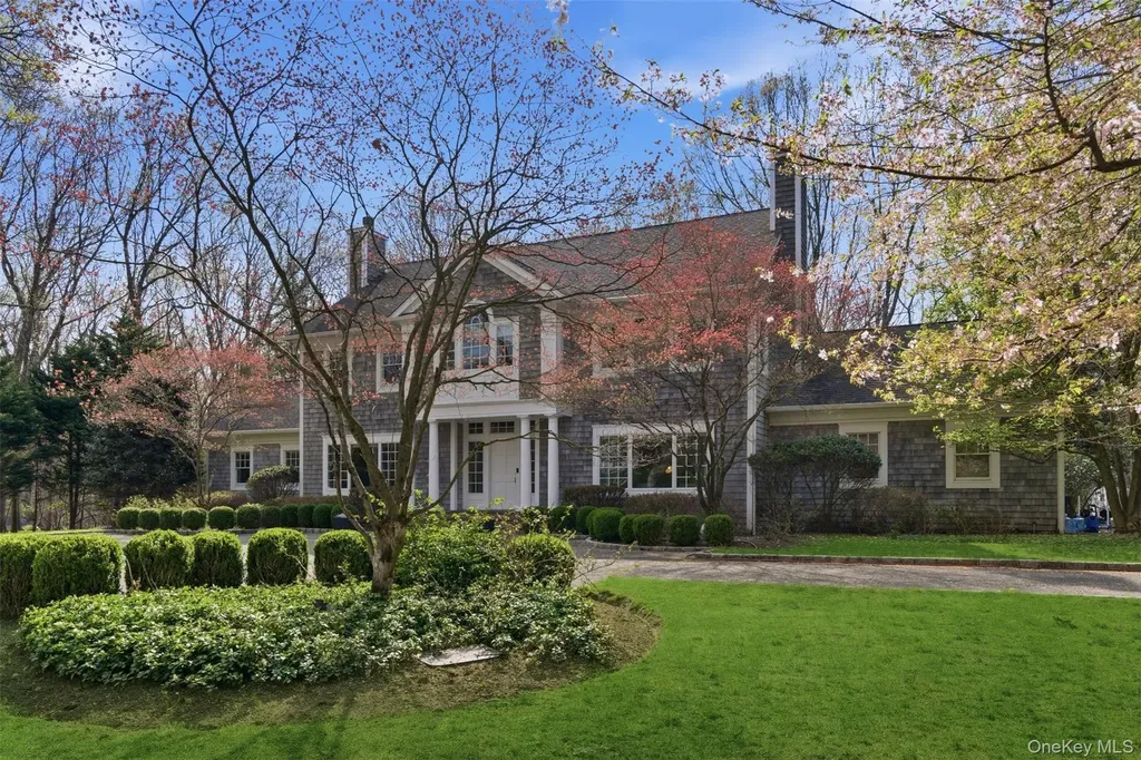 5 Oakwood Drive Lloyd Harbor NY 11743