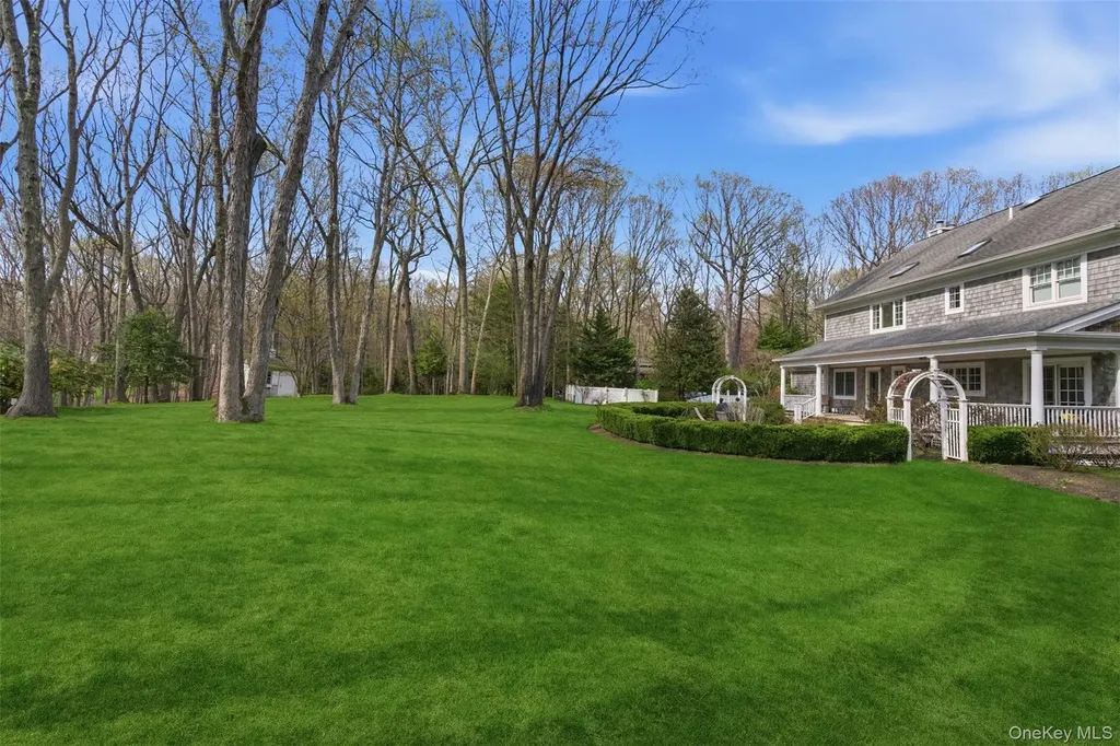 5 Oakwood Drive Lloyd Harbor NY 11743