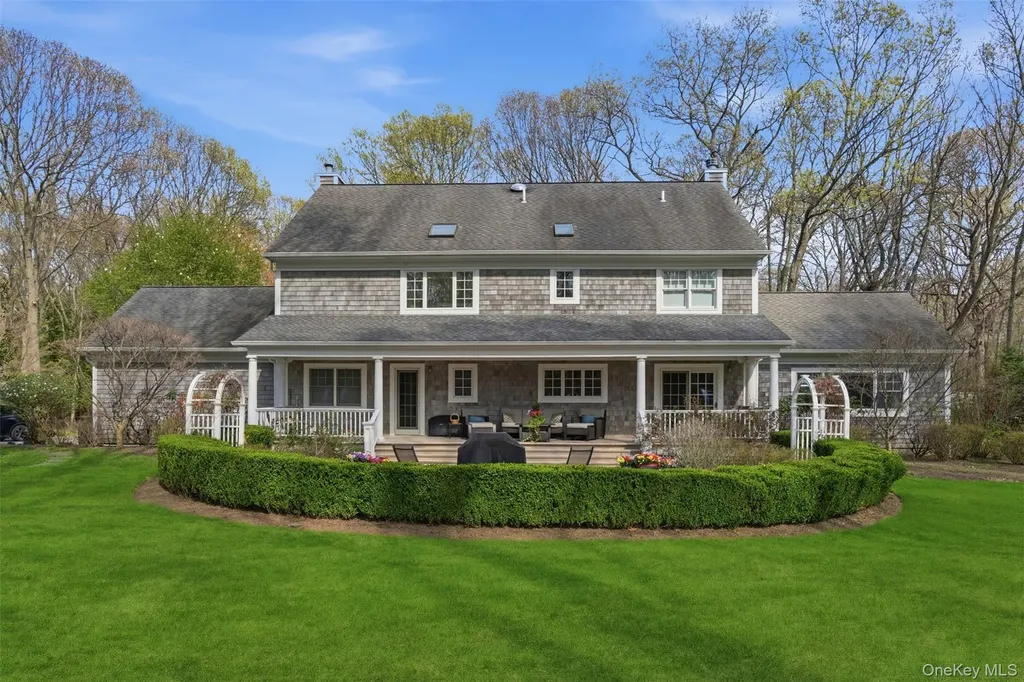 5 Oakwood Drive Lloyd Harbor NY 11743