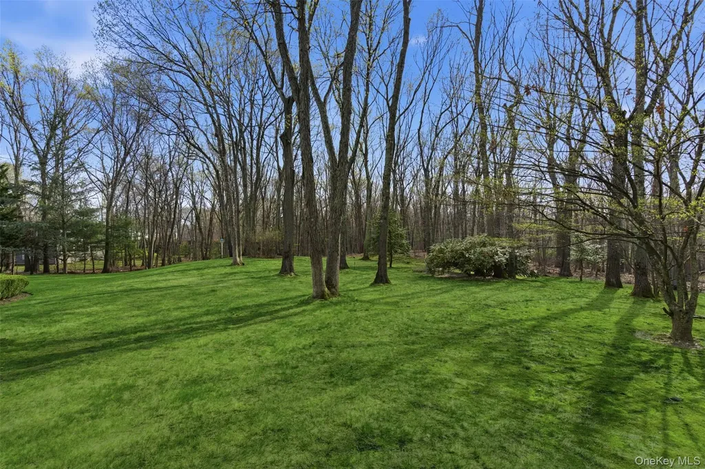 5 Oakwood Drive Lloyd Harbor NY 11743