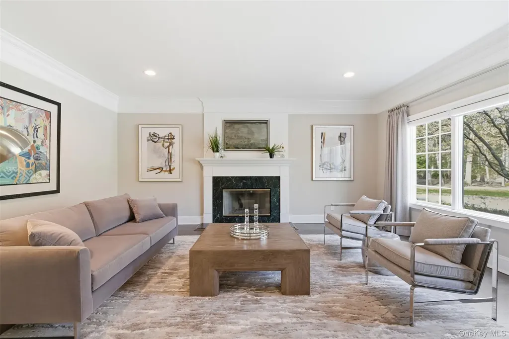 5 Oakwood Drive Lloyd Harbor NY 11743