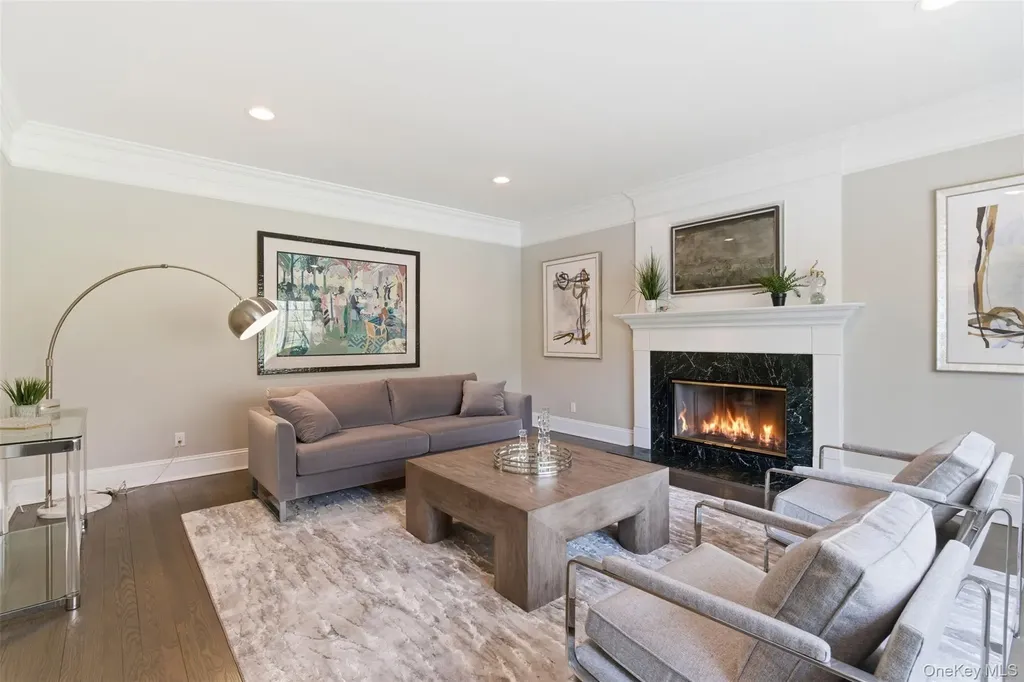 5 Oakwood Drive Lloyd Harbor NY 11743
