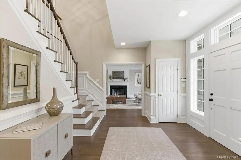 5 Oakwood Drive Lloyd Harbor NY 11743