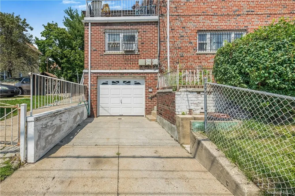 1389 E 233rd Street Bronx NY 10466