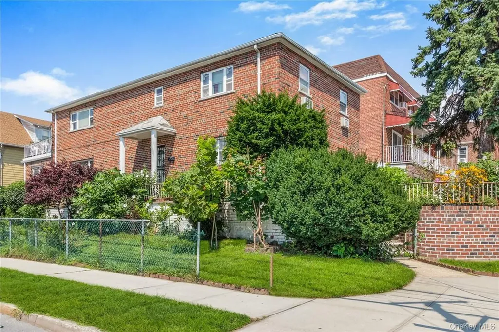 1389 E 233rd Street Bronx NY 10466