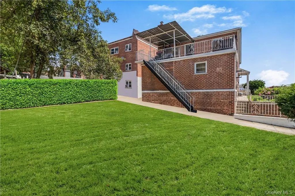 1389 E 233rd Street Bronx NY 10466