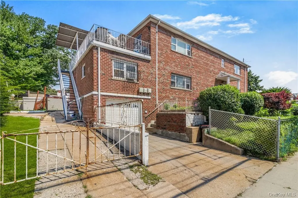 1389 E 233rd Street Bronx NY 10466