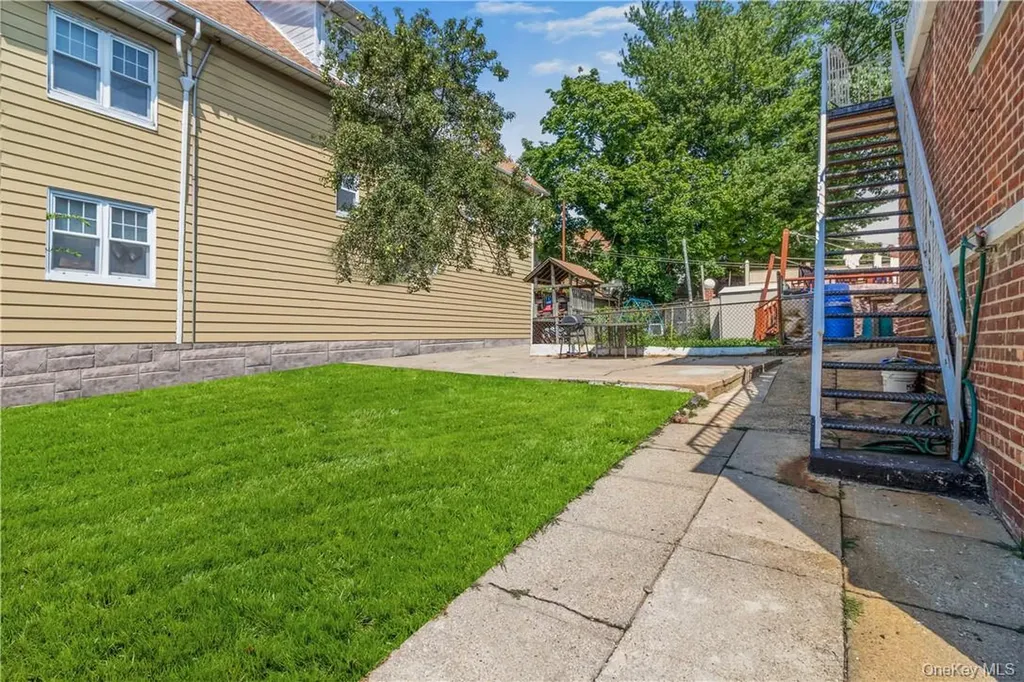 1389 E 233rd Street Bronx NY 10466