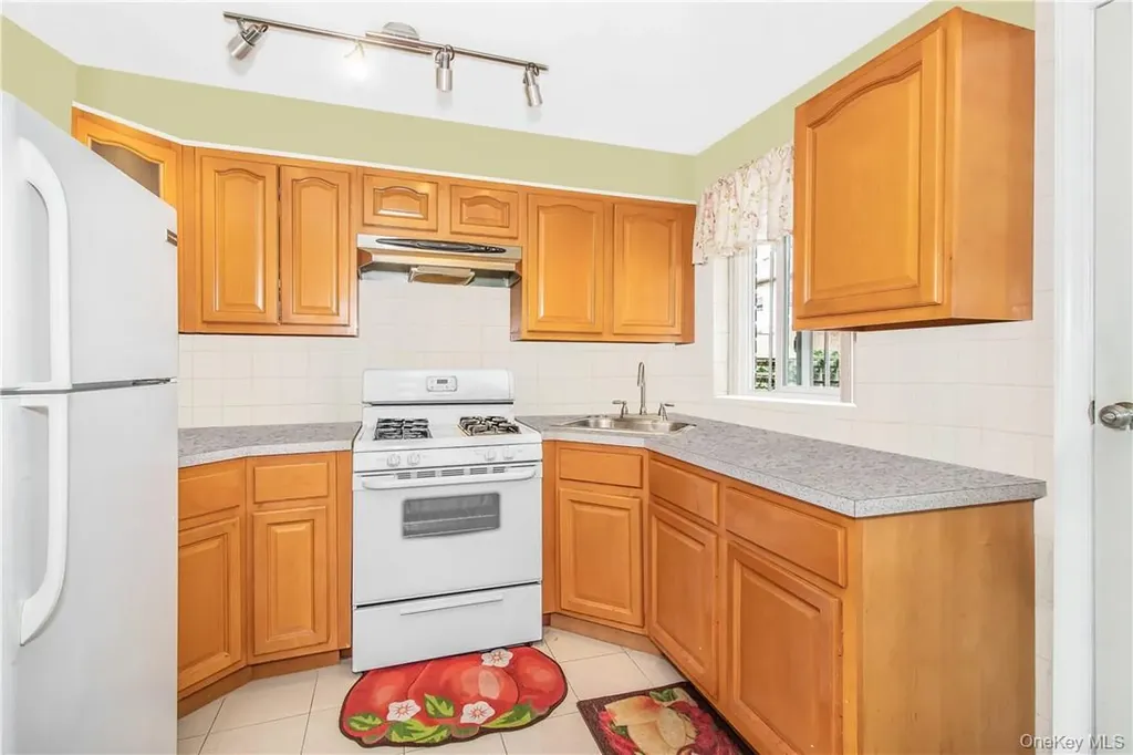 1389 E 233rd Street Bronx NY 10466