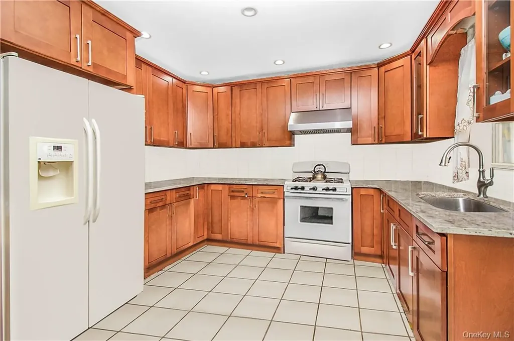 1389 E 233rd Street Bronx NY 10466