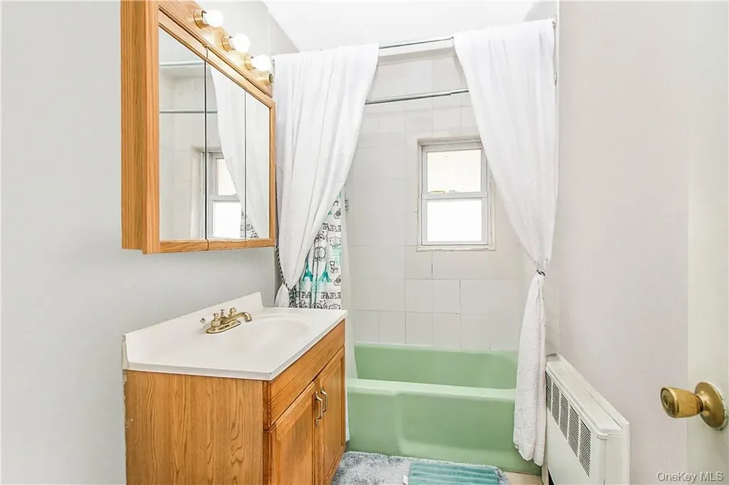 1389 E 233rd Street Bronx NY 10466
