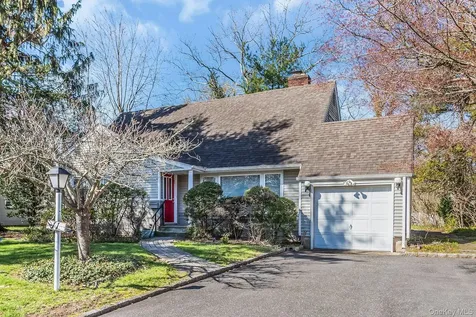 11 Rockhill Road East Hills NY 11577