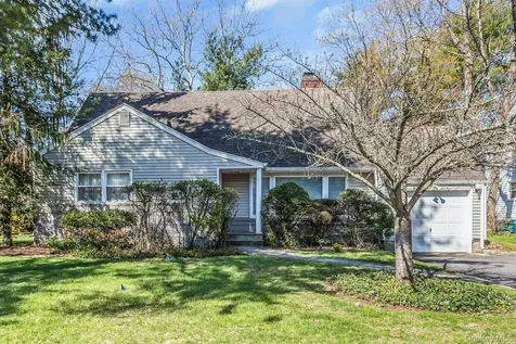 11 Rockhill Road East Hills NY 11577