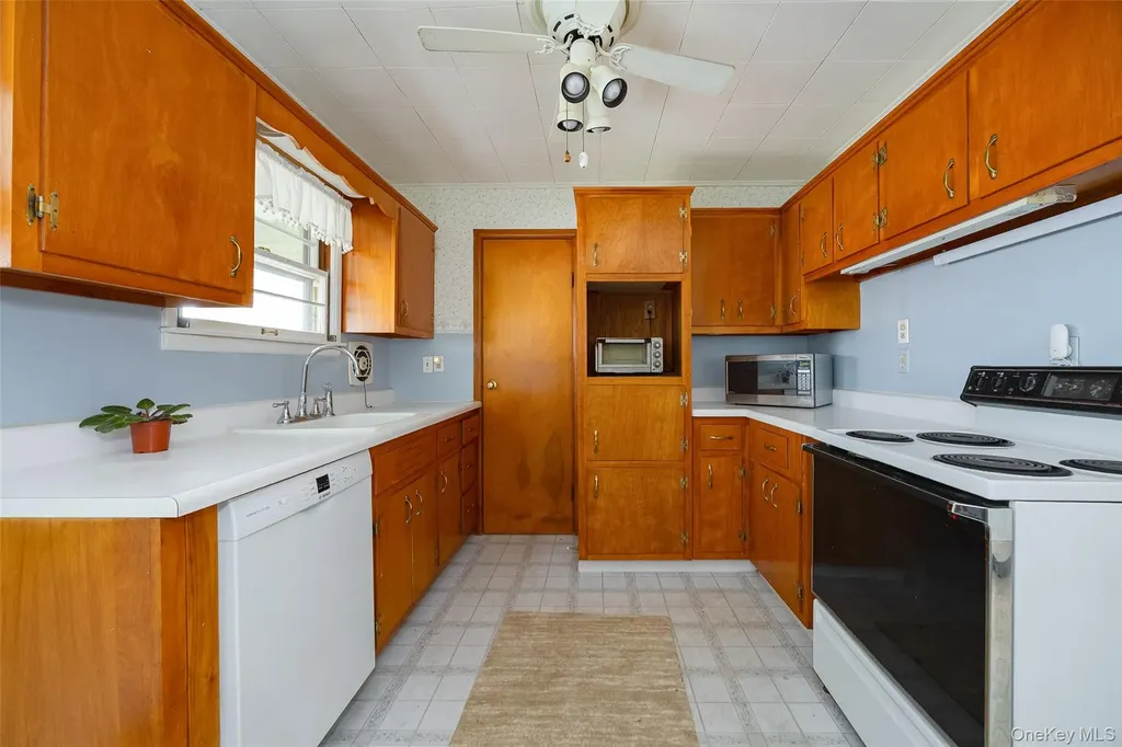 140 Cherrywood Drive Fishkill NY 12524