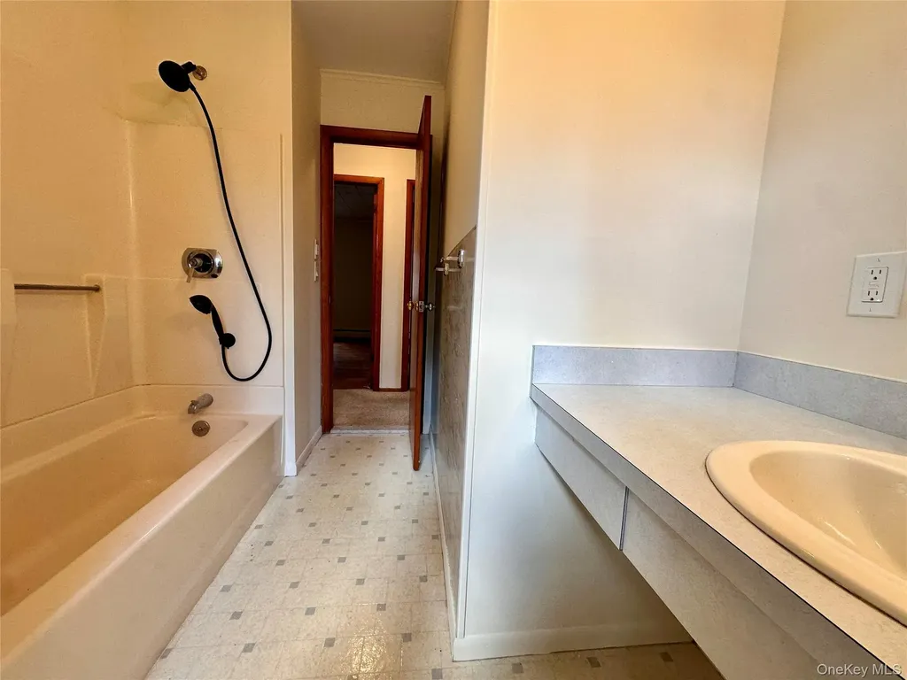 10 Smith Street Red Hook NY 12571
