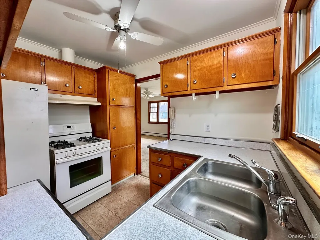 10 Smith Street Red Hook NY 12571