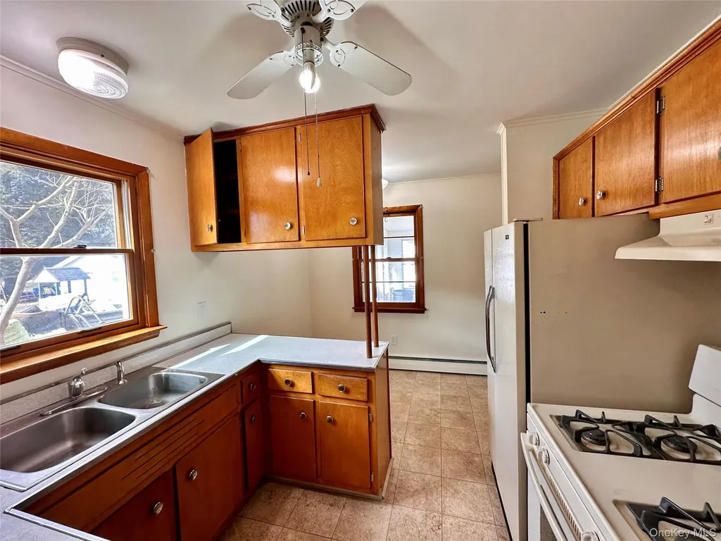 10 Smith Street Red Hook NY 12571
