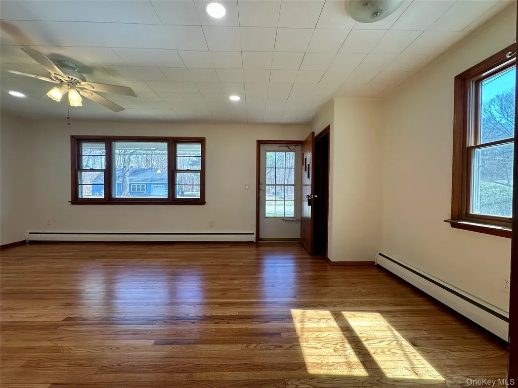 10 Smith Street Red Hook NY 12571