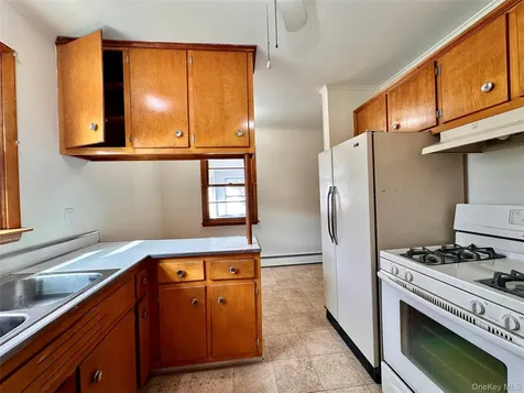 10 Smith Street Red Hook NY 12571