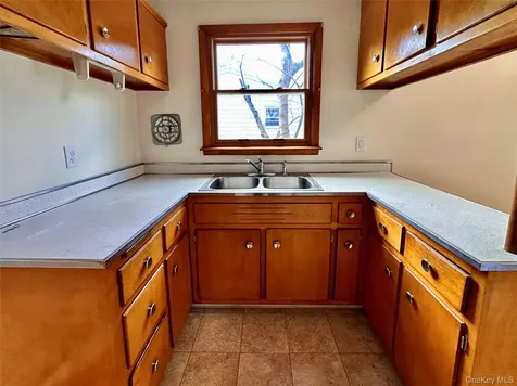 10 Smith Street Red Hook NY 12571