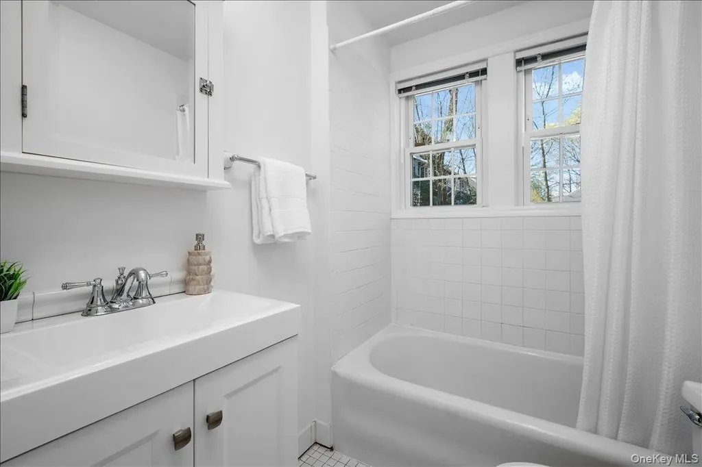 85 Lansdowne Drive Larchmont NY 10538