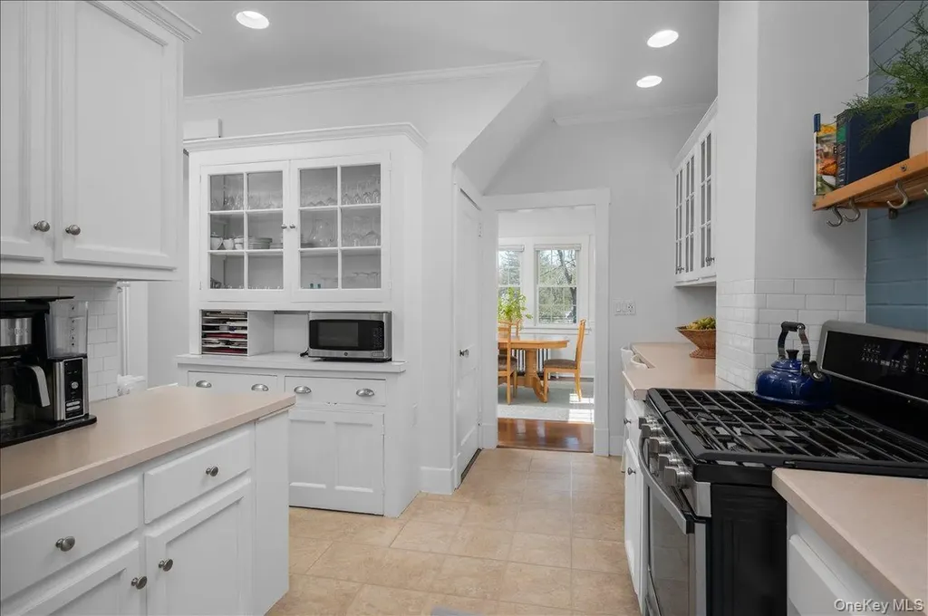 85 Lansdowne Drive Larchmont NY 10538