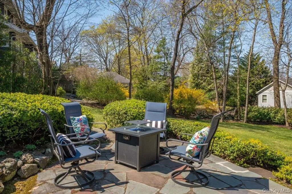 85 Lansdowne Drive Larchmont NY 10538