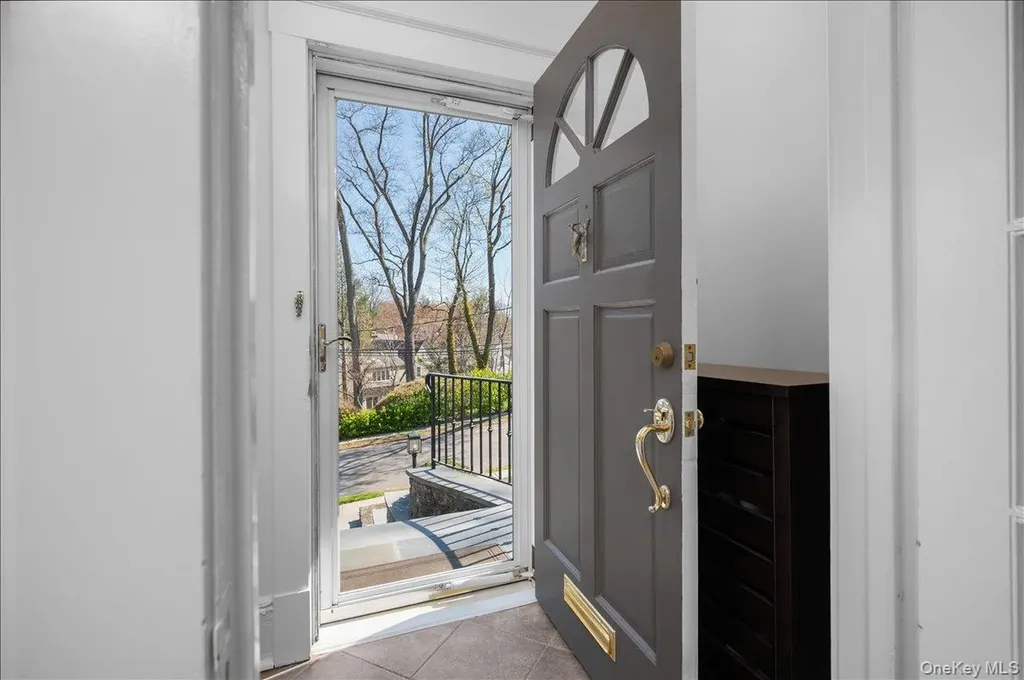 85 Lansdowne Drive Larchmont NY 10538