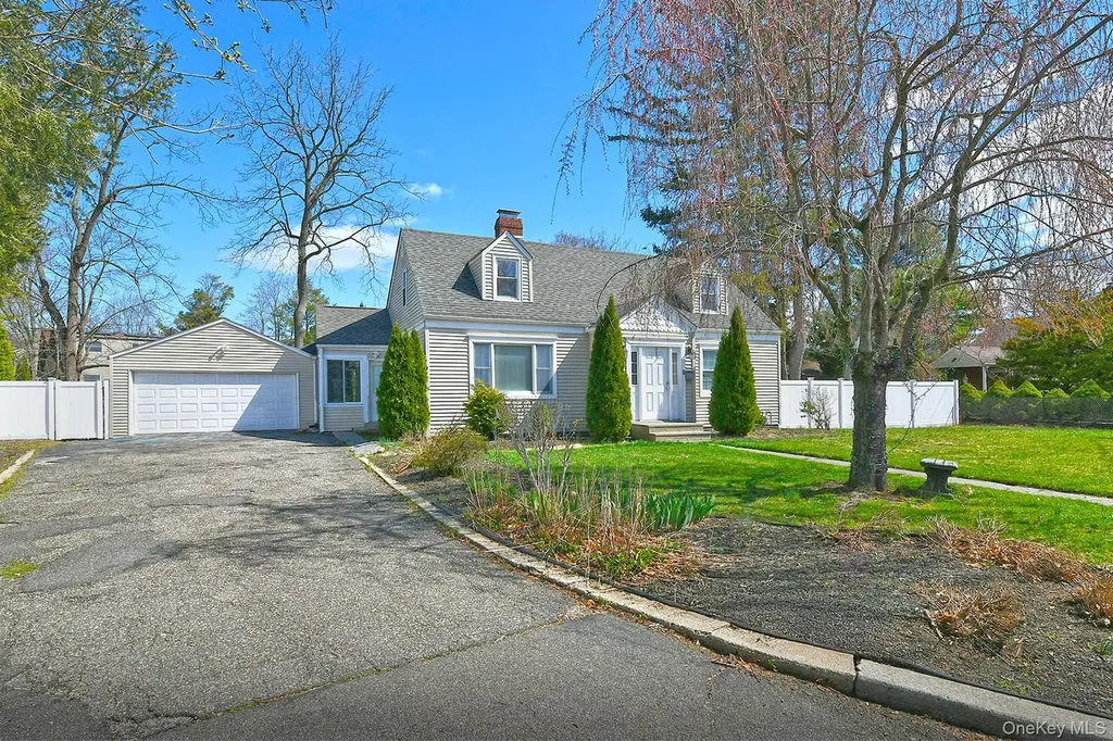 86 Horton Place Syosset NY 11791